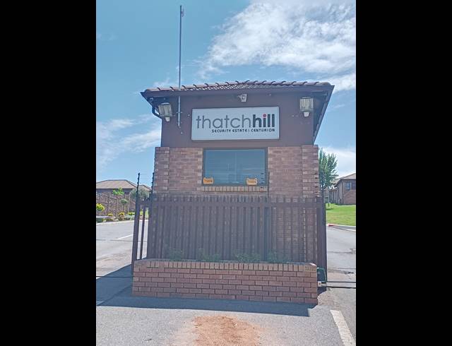 3 BEDROOM FREEHOLD FOR SALE IN THATCH HILL ESTATE
